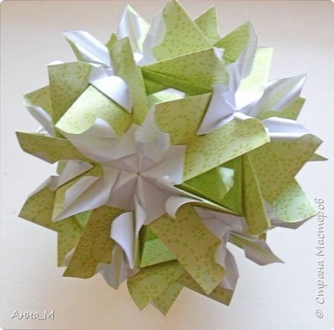 Name: April
Designer: Natalia Romanenko
Units: 30
Paper: 7.5*10.6 cm 
Joint: no glue
туториал:  http://kusudama.info/2015/04/april-tutorial/