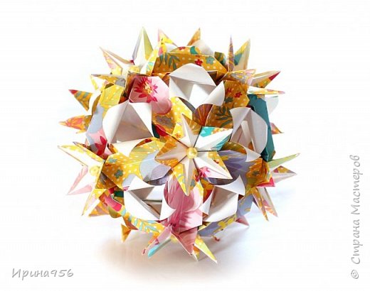 Vera Estrela
Автор Carla Onishi de Godoy
Схема - http://entrevalesemontanhas-origami.blogspot.ru/2012/05/kusudama-vera-estrela.html
30 модулей 8 х 8см.
Размер - около 14 см. (фото 5)