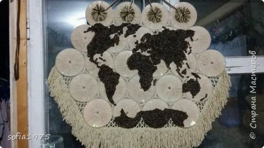 Панно-аппликация из кофейных зёрен КАРТА МИРА (фото 1)