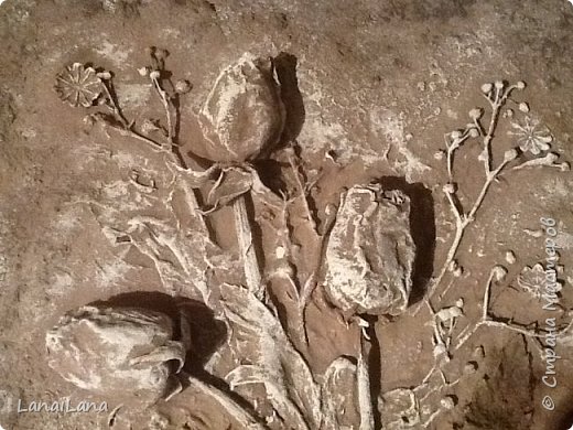 Это я пыталась сделать "каменную розу". Но так как у меня не было подходящего материала, то причмокивала шпатлевкой. Не очень понравилось и я все закрасила. (фото 5)