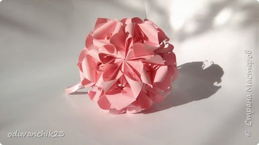 Roses

Designer: Tatiana Vysochina
Parts: 30
Paper: 7*7cm
Joint:  glue

http://pics.livejournal.com/tigreshenka/gallery/0001310r (фото 1)