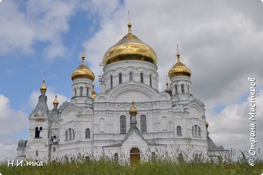 Это одна из главных православных достопримечательностей Пермского края и Урала. Каждый, кто хоть единожды побывал здесь, знает это удивительное чувство, когда отступают суета, невзгоды, горести, тревоги... Спокойно и мирно становится на душе. (фото 19)