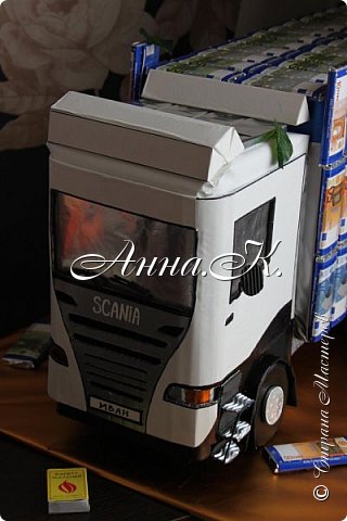  Фура SCANIA  из  конфет . . (фото 12)