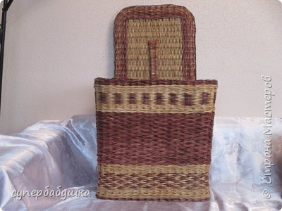 Корзина для белья в ванну. Мне повезло, что на пластиковой корзине, которая и послужила формой углы были обтекаемые, не острые. (фото 15)