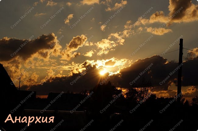 Признаться, я не очень люблю фотографировать людей, но меня в семье всегда берут, такое чувство, только в качестве фотографа.
Моё любимое время - это прозванный художниками и фотографами Золотой час. Час закатного солнца.  (фото 11)