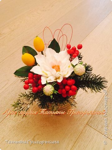 Слеплена полностью вручную!!! Кроме веток еловых)))))) Композиция с цветком Георгина