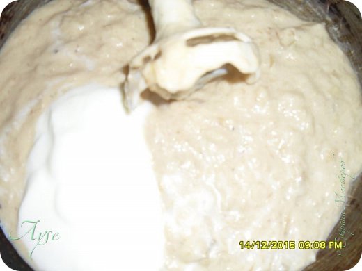 Вот такой получился пробитый лучок, с небольшими кусочками, не было цели добиться полной однородности. Затем выкладываю остальную сметану и пробиваю блендером все вместе еще раз. (фото 7)