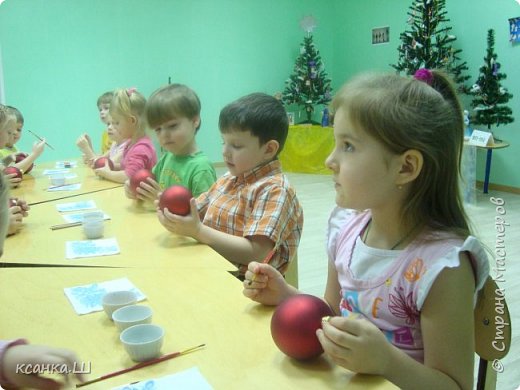 Потом дети расписывали шар и забирали его домой. (фото 20)