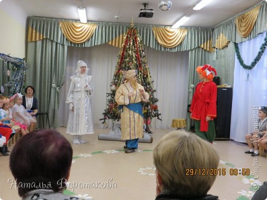 В действии.Вот тут туфли видно, но очень плохо, они как настоящие с загнутыми носами, мягкие. (фото 11)