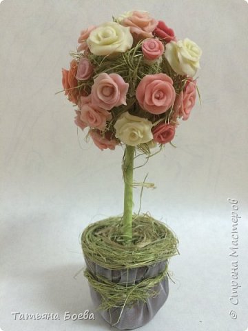 Давно сделала этот розовый куст, вдохновившись работами мастеров Светланы Погореловой https://podjem-tal.ru/user/84772 и Эльвиры Евдокимовой https://podjem-tal.ru/user/14738.
Сегодня рискнула представить мой первый опыт. Прошу не ругать строго. (фото 1)