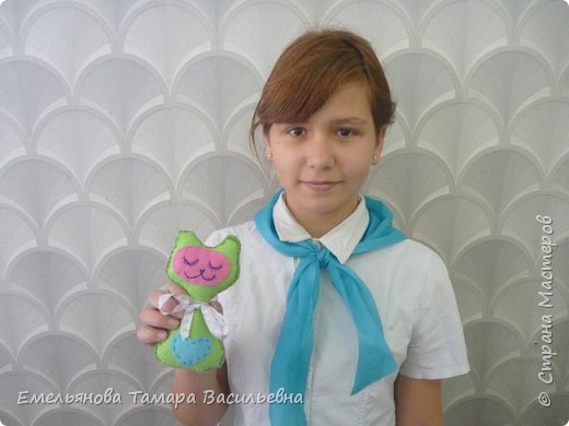 Татаренко Ксения, ученица 5 "А" класса, 11 лет сшила кошку "Лизу" с бантиком. (фото 6)