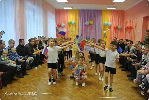 а ещё - был спортивный праздник... и было классно! газету с фотками -тоже сделали...но зафотографировать сей шедевр не успела....(фотки с газеты разошлись,как семечки на базаре...) (фото 5)