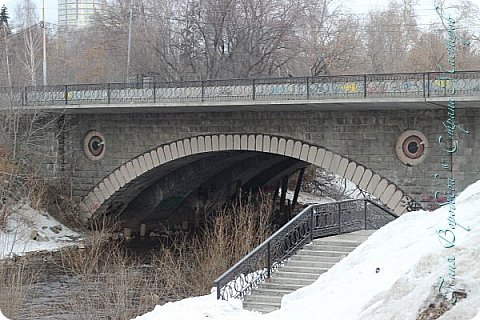 Гуляем дальше. Проходим под зубастым мостом-рыбой. (фото 62)