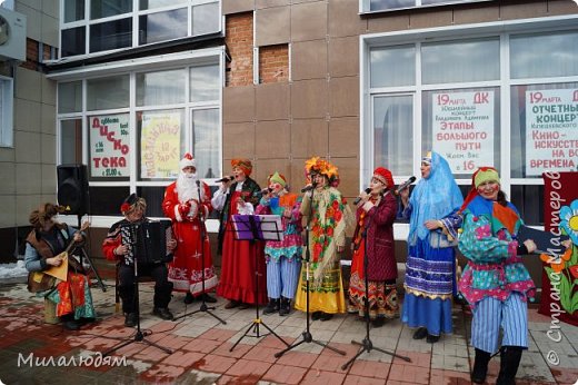 А это наш Народный ансамбль русской песни "Иван-да-Марья".Правда не полным составом и все почти переодетые в персонажи. Ну как Баба Яга в стороне останется,  (фото 37)