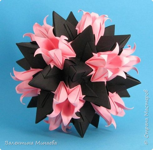 Name: Chandelle en fleur
Designer: Maria Sinayskaya
Parts: 30
Paper: 8,5 x 8,5
http://goorigami.com/diagrams/chandelle-kusudama 

Так как цветы были разгаданы нашими кусудамщицами из сообщества в ЖЖ, то все первоначально ссылались, что их автором является Мио Цугава. Но выяснилось, что они всего лишь похожи на оригинал (у Мио цветы вообще являются неотъемлемой частью модуля самой кусудамы). Поэтому автора не пишу. Да и название цветочков оставлю по-старому, как у Мио...
Name: Cactaceae krainzia longiflora (?)
Designer: ?
Parts: 60
Paper: 5,0 x 5,0
Final height: ~ 11,5 cm
with glue
Ссылка на тутор цветов для зарегистрированных пользователей Живого Журнала (ищите в комментариях): http://ru-kusudama.livejournal.com/113654.html   (фото 9)