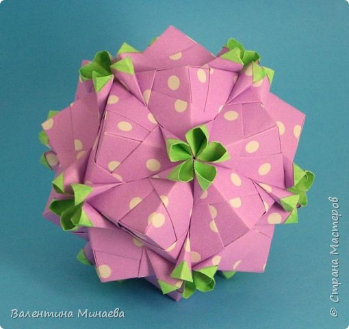 Name: Floret
Designer: Natalia Romanenko
Units: 30
Paper: 9,5 х 9,5
9,5
http://kusudama.info/2011/11/sonobe-variation-3/ 
Наташа, спасибо за туториал! Замечательная моделька! (фото 25)