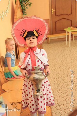 Шляпка - костюм Мухи Цокотухи для спектакля в саду. (фото 2)
