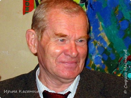 Сегодня моему дедушки (родной брат моей бабушки) исполнилось бы 80 лет. Северухин Юрий Михайлович родился 17 апреля 1936 г. в Каменске-Уральском.Мой дедушка известный уральский живописец, график, мастер малой пластики. Его творческие интересы поражают разносторонностью: от рисунков на остросоциальные темы до пейзажных зарисовок и портретов современников, от малой пластики до философской поэзии.
Мой дедушка работал в разных жанрах-живопись,графика,резьба по дереву.Его работы находятся в частных и государственных коллекциях в нашей стране и за рубежом. Альбом «Мой Пушкин» — в библиотеке Госдепартамента США, мелкая пластика — в музее декоративно-прикладного искусства г. Москвы, графические работы — в Швеции, Германии, Болгарии, Японии, Канаде. Юрий Михайлович занимался в изостудии Дворца культуры Синарского трубного завода у Ивана Сергеевича Грибова. Во время службы в армии обучался в студии военных художников, руководил которой народный художник СССР Н.Н. Жуков. Окончил областные курсы художников-оформителей. Как театральный художник проходил стажировку в московских театрах. Работал главным художником в муниципальном театре драмы г. Каменска-Уральского.С 1976 года Юрий Михайлович был председателем Городского творческого объединения, членом городского художественного совета. Лауреат городской премии «Браво».Он был полон творческих планов и не собирался останавливаться на достигнутом. Ведь он сам сказал о себе «Моё жилище — бесконечность…».25 мая 2009 года в своей мастерской его сердце остановилось. (фото 1)