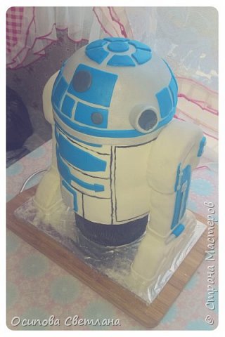 R2D2 получился огромный и тяжелый, весил около 7 кг. (фото 4)