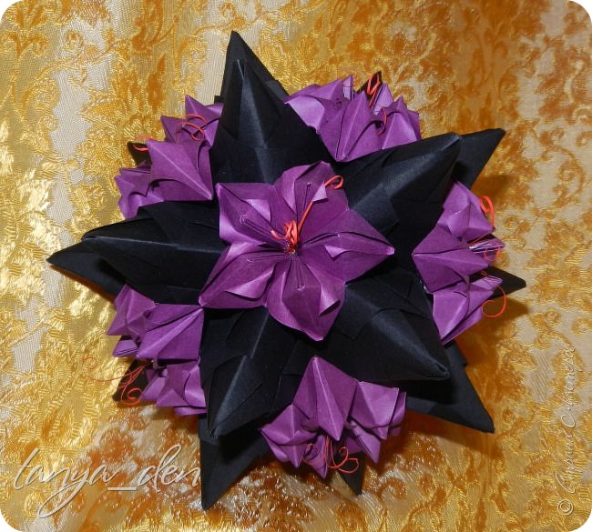 Carambola variation on Tornillo
Carambola variation
Designer: Ekaterina Lukasheva
60 units
5*5 cm
Kusudama Tornillo
30 units
10.5*10.5 cm (фото 7)