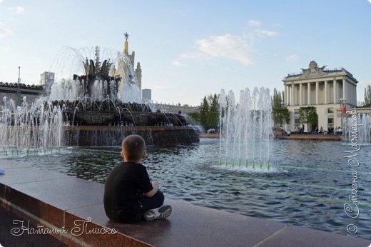 Фонтан "Каменный цветок". Как же хорошо здесь... Можно посидеть, помечтать))))) 
Но в Москве множество других интереснейших мест, пора бежать дальше))))) (фото 56)