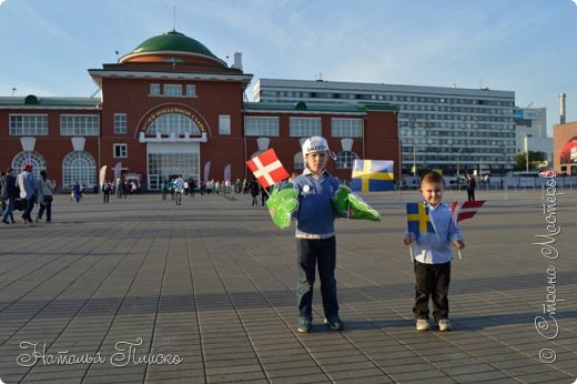 Напротив ледового дворца в здании памятника архитектуры начала ХХ века совсем недавно (за два дня до нашего посещения) открылся первый в России Музей хоккейной славы. Приятно быть хоть и не самыми первыми, но одними из первооткрывателей этого чудесного места)))))) (фото 96)