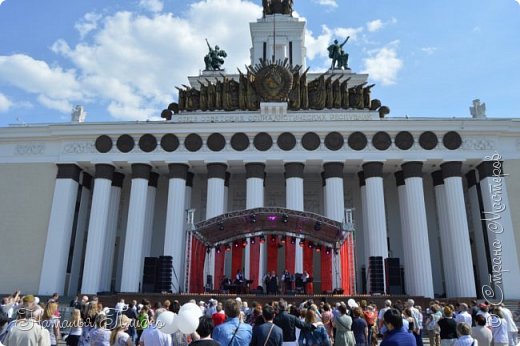 На творческих площадках "Искусство фронту" звучали стихи и песни военных лет, выступали военные оркестры. (фото 11)