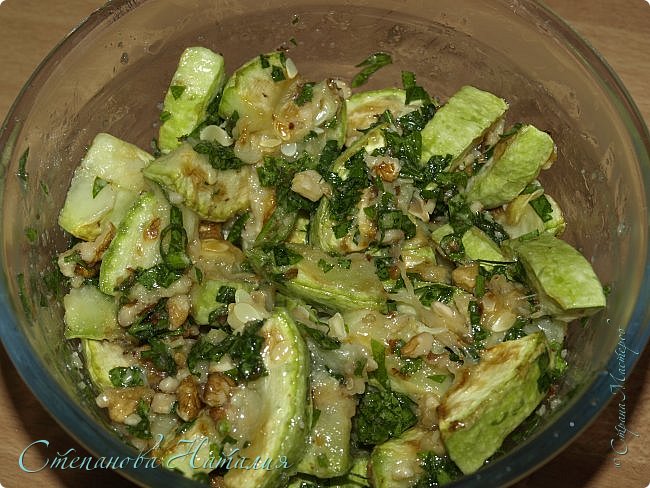 Добрый день))) Хочу поделить вкуснючей закуской из кабачков, есть её советую в холодной виде, настоявшуюся. (фото 1)