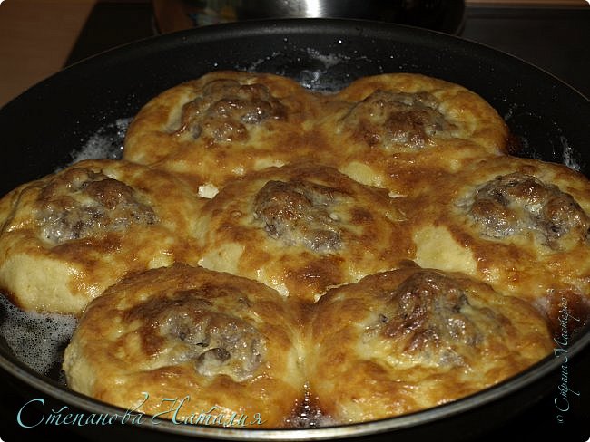 Добрый вечер! Как накормить детей, если один ребенок не любит мясо, а другой не любит картошку??? Предлагаю картофельную ватрушку. Это объедение! Очень сытно, ну очень сытно и не менее вкусно! (фото 1)