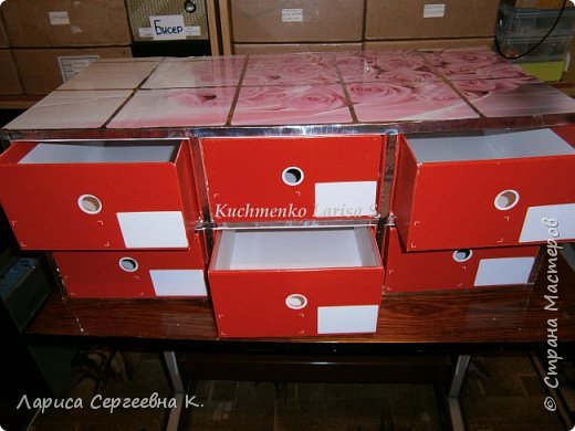 Каждая коробка укреплена гофрированным картоном толщиной 1 см. , бывшим коробом из под таких же обувных коробок (фото 3)
