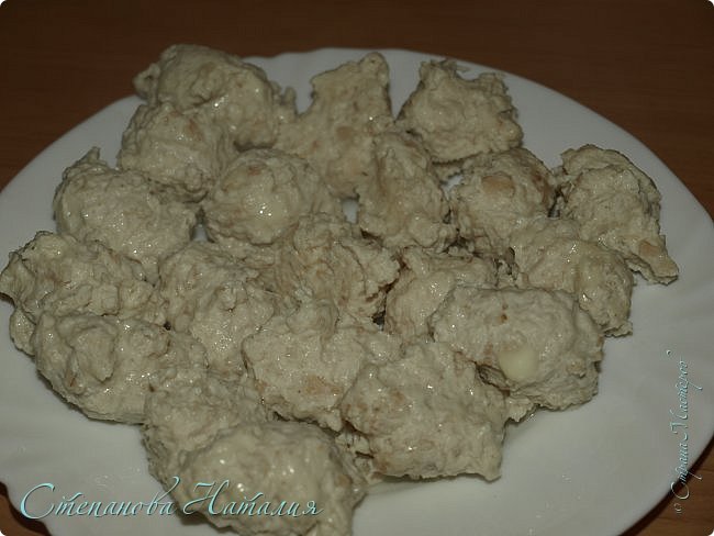 А из куриной грудки получилось куча клецок! На фото 1/3 часть. Как сделала. В блендере измельчила мясо. (фото 2)