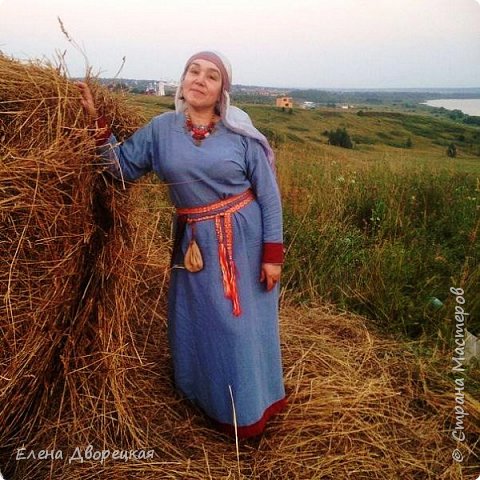 Платье, очелье с височными кольцами, плетенный на дощечках пояс - все сделано мной. (фото 2)