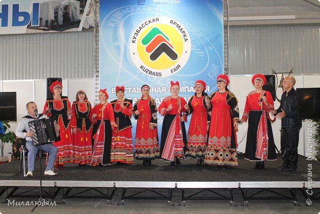 А это наш народный коллектив "Иван-да-Марья". (фото 48)