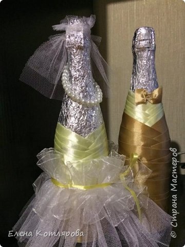 Дело было вечером.... до свадьбы 2 дня... и тут меня осенило!!!
У нас нет свадебного шампанского!!!!
-О, ужас!!!-воскликнула невеста... 
-Сделай! - сказал жених. (фото 1)