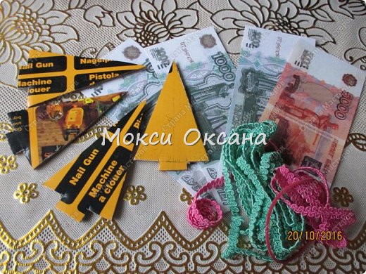 Делаем вот такие шаблоны из картона.Я делаю из тонкого,и склеиваю пополам,так потом удобно спрятать торцы. (фото 2)