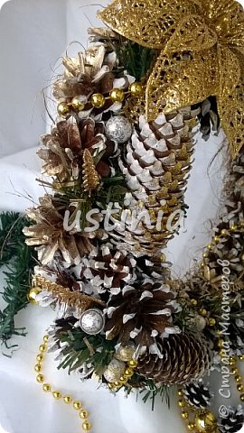 Хочу поделится идеей которую нашла на просторах
инета, очень она сейчас актуальна))у всех подготовка к новому году.давно в хотелках у меня новогодние венки из шишек..наконец-то в этом году
набрала шишек с запасом)))).а тут и вопрос как же побыстрее их зачпокать в белый цвет...
много всего пересмотрела..и наткнулась на отличный вариант.если автор присутствует в СМ....то откликнитесь)))
(фото 1)