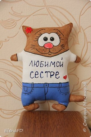 Кофейные коты. Стандартно сшиты из бязи, тонированы  раствором кофе/какао/ванилин/ПВА, раскрашены акриловыми красками по ткани. Примеры росписи котов из интернета из разных источников разных авторов. (фото 1)