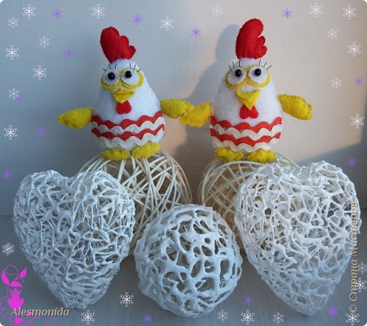 Петушков можно из других цветов сшить, пофантазировать...  А теперь и на ёлочку можно повесить.... (фото 33)