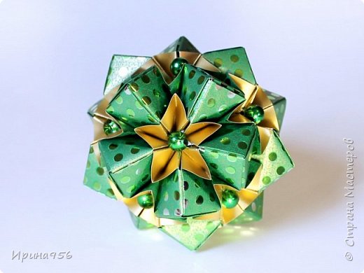 Star Flower 
Автор: Meenakshi Mukerji
30 модулей 5 х 10 см.
Размер - около 8 см. (фото 7)