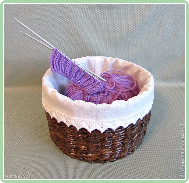 Хотелка вторая, плетенная!  Даже и не припомню, сколько ей лет...но не год и не два точно. Впервые увидев плетеные из бумаги коробочки, в моей голове был только один вопрос....КАК они это делают???? Пересмотрела кучу МК и поняла-не моё! Никогда я так не смогу! Прошло немало лет, но мой интерес к плетушкам не ослабевал. Услышав про конкурс,  поняла-надо плести! Другого шанса не будет! Понимаю, что не шедевр, но для меня это ожившая мечта! Люблю эту кривульку безумно)))  (фото 5)