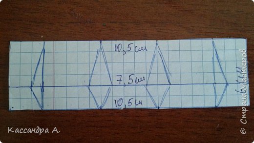 Дальше корсет. Так выглядит вырезаная выкройка. Ромбы - это вытачки. (фото 10)