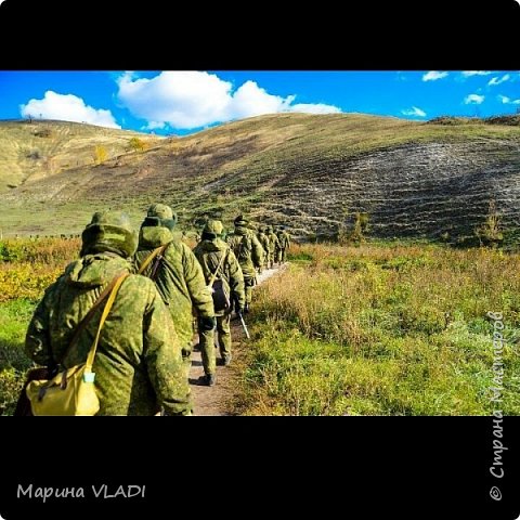В октябре (уже прошлого года) я на целый месяц уезжала в командировку на курсы подготовки.
Месяц в закрытых условиях со 130-ю женщинами. Это, я вам скажу, испытаньице еще то))))
Но воспоминаний на всю жизнь)) Не то что детям - внукам еще хватит рассказывать)))
Было ооочень много спорта. Вернулась домой с подтянутыми мышцами))) Особенно теми, которые чаще всего на стуле сидят)))
(фото 14)