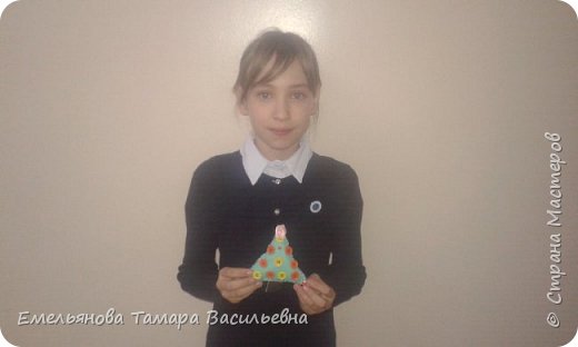 Марченко Александра, ученица 5 "А" класса, 11 лет сшила ёлочку к Новому году (фото 3)