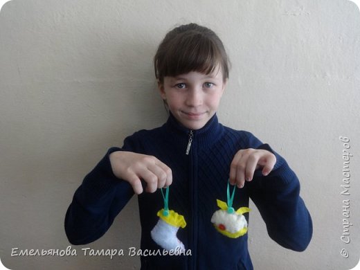 Анжелика Русакова, ученица 5 "Б" класса, 11 лет сшила  к Новому году сапожок и ёлочную игрушку (фото 12)