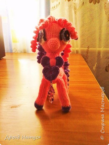 Лошадки Пони выполнены с сайта http://knittedtoys.ru/horse_filly.html. (фото 1)