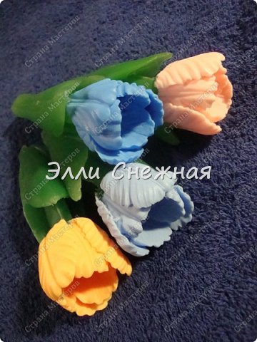 Нынче весна выдалась обильная на цветы. Пришлось даже на работе взять выходной, чтобы успеть закончить к празднику. Каких только не делала: и корзинки с сиренью, и тюльпаны в разных видах, ромашки и розы без счета и огромное количество букетов. Тут только малая часть работ, потому что фотографировать я просто не успевала. Так что приятного просмотра! (фото 1)