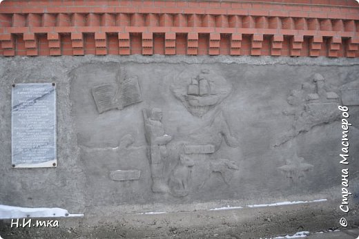 На стене у входа в библиотеку.  Хлебников К.Т. уроженец Кунгура, выдающийся путешественник, этнограф и этнолог народов Дальнего Востока и Северо-Западной Америки.  (фото 8)