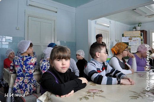 Для детей было проведено экологическое занятие под названием «Давайте, люди, любить планету, во всей вселенной похожей нету». (фото 6)