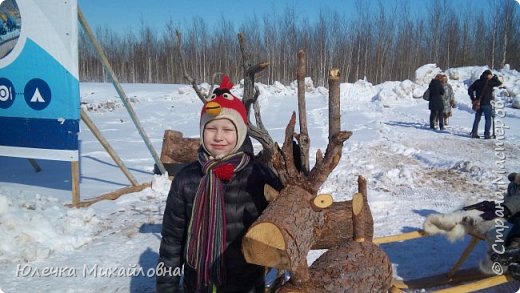 В анонсе праздника обещали что олени будут катать всех желающих на оленьих упряжках. Но вместо настоящих оленей были вот такие. Но они нам очень понравились. (фото 4)