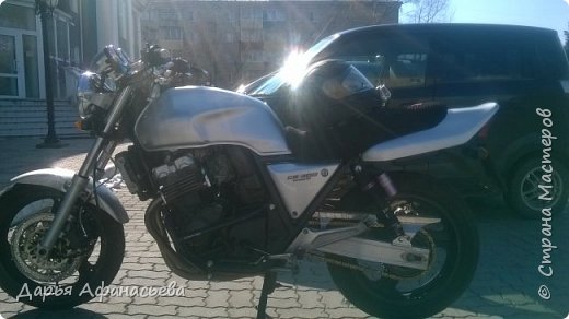 Это и есть его замечательный мотоцикл Honda CB 400 version S
(фото 1)